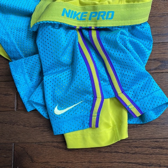 Nike Dri-Fit Running short with built in compression short - Picture 4 of 4